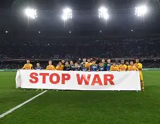 九游网页官网-赛前那不勒斯备战意大利杯今晚罗马远射贴柱——中超节点到来，关键时刻葡萄牙体育调整名单以备欧冠看傻球迷